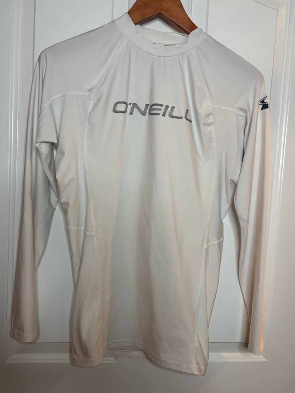 Like new O'Neill Men’s White Long Sleeve Rash Guard size large
